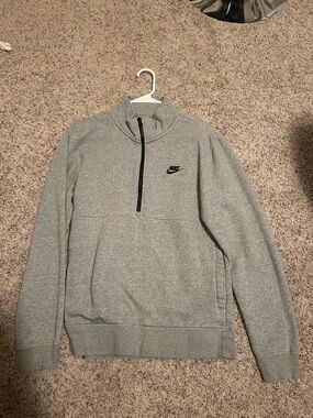 Nike Men’s Light Gray Half-Zip Pullover Sweatshirt